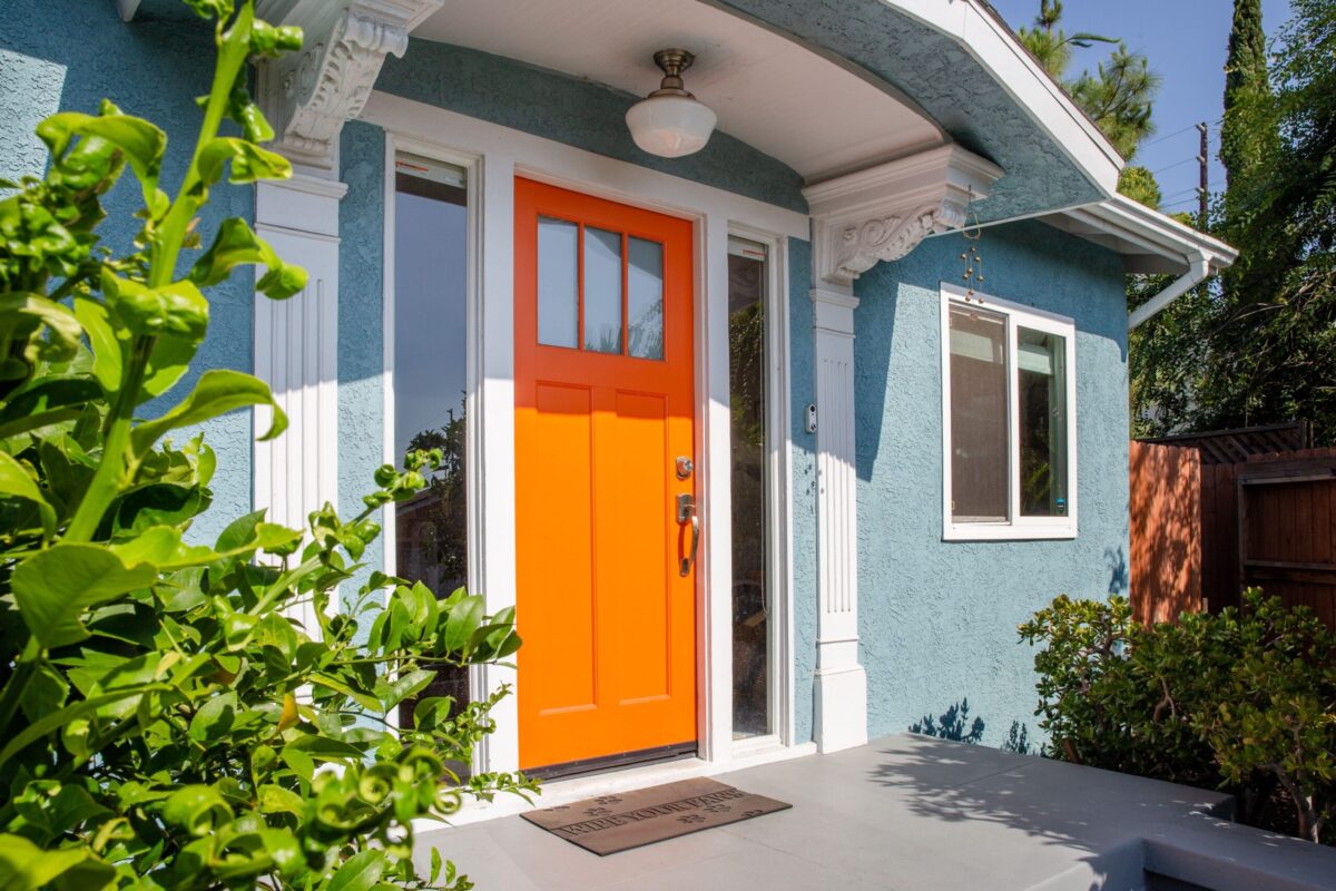 Choosing the Best Paint Color for Your Front Door